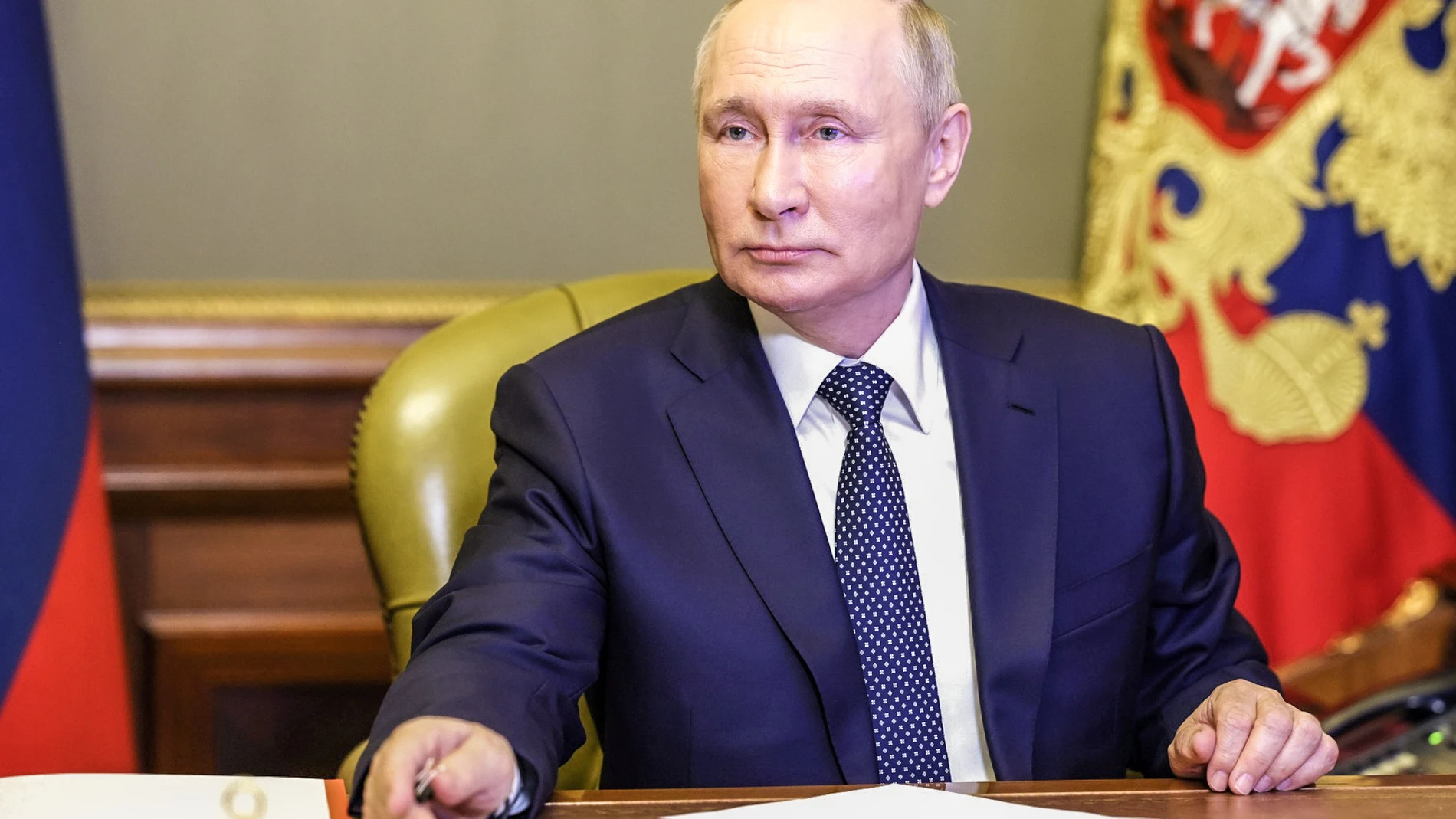 El presidente Vladimir Putin celebra una reunión por videoconferencia con los jefes electos de las regiones rusas en San Petersburgo