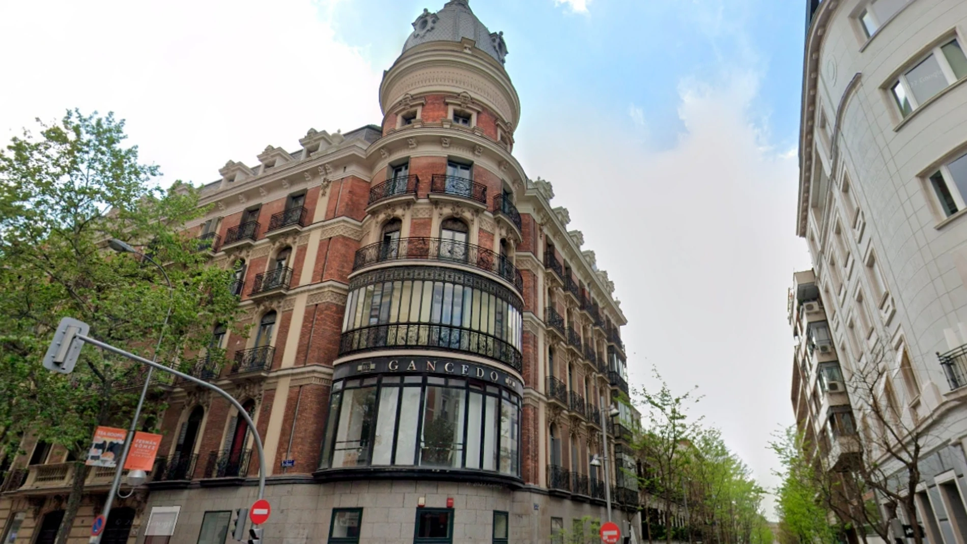 Edificio situado en el número 21 de la calle Velázquez, en Madrid.