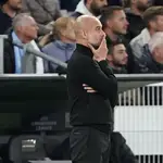 Pep Guardiola, pensativo durante el último partido del Manchester City, ante el Copenhague