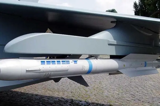 ​El Ejército del Aire modernizará sus misiles IRIS-T, que usan los F-18 y los Eurofighter, capaces de fijar sus objetivos desde el casco del piloto