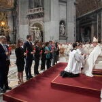 El Papa, ayer, durante la misa para recordar el Concilio Vaticano II