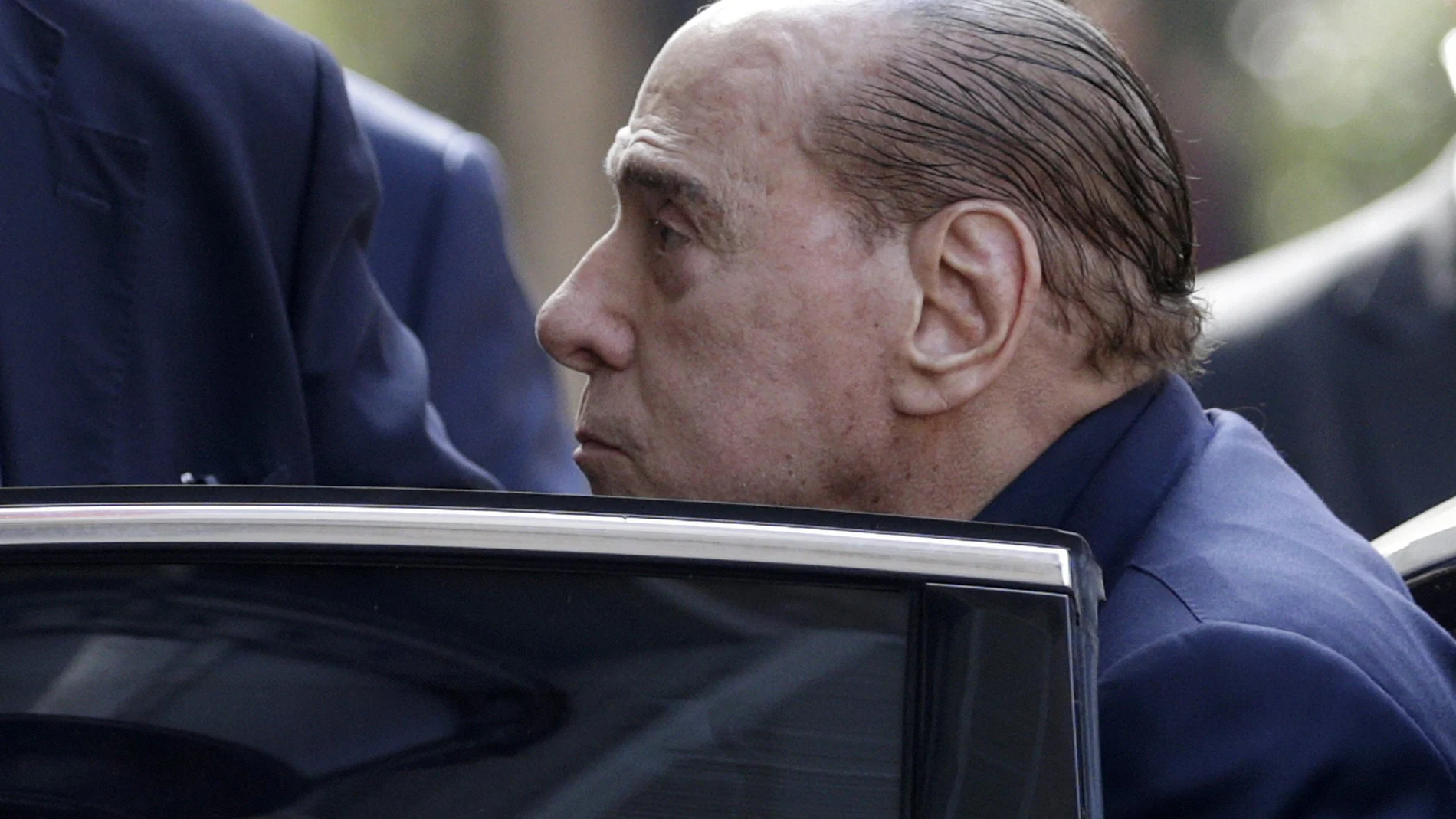 El ex primer ministro italiano Silvio Berlusconi llega al Senado para recoger su acta