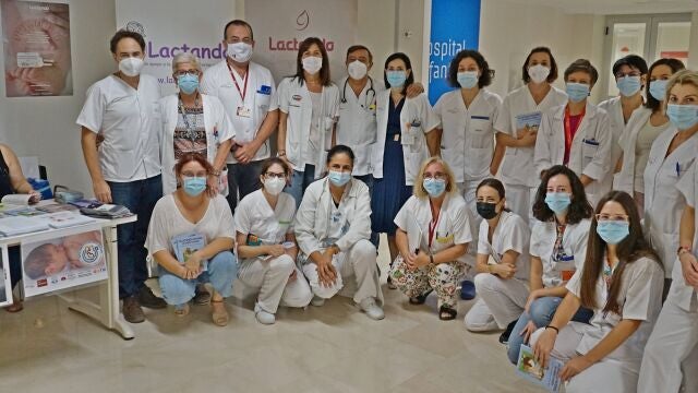 El hospital Virgen de la Arrixaca acoge actividades de promoción de la lactancia con en dos mesas informativas