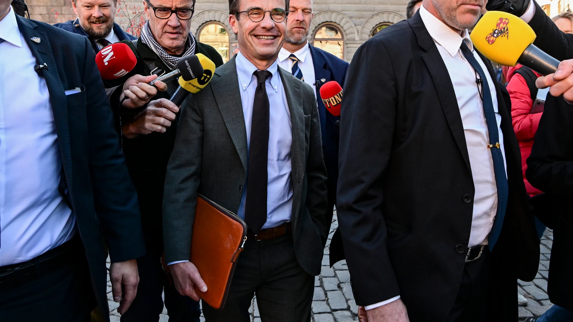 El líder conservador sueco, Ulf Kristersson, llega al Parlamento el miércoles para reunirse con el presidente de la Cámara