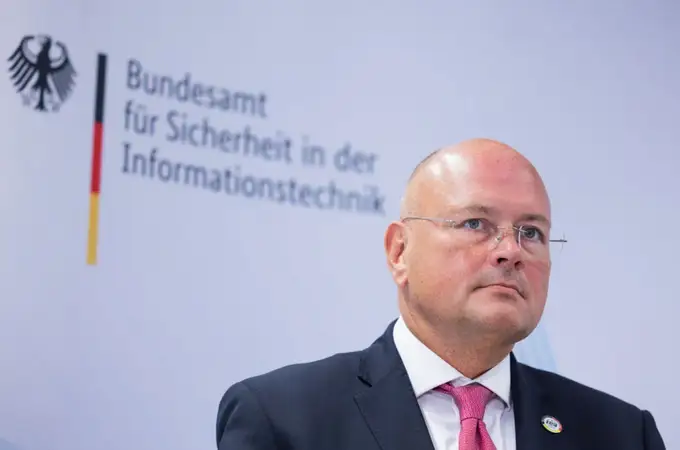 Las amistades peligrosas del jefe de la ciberseguridad alemana