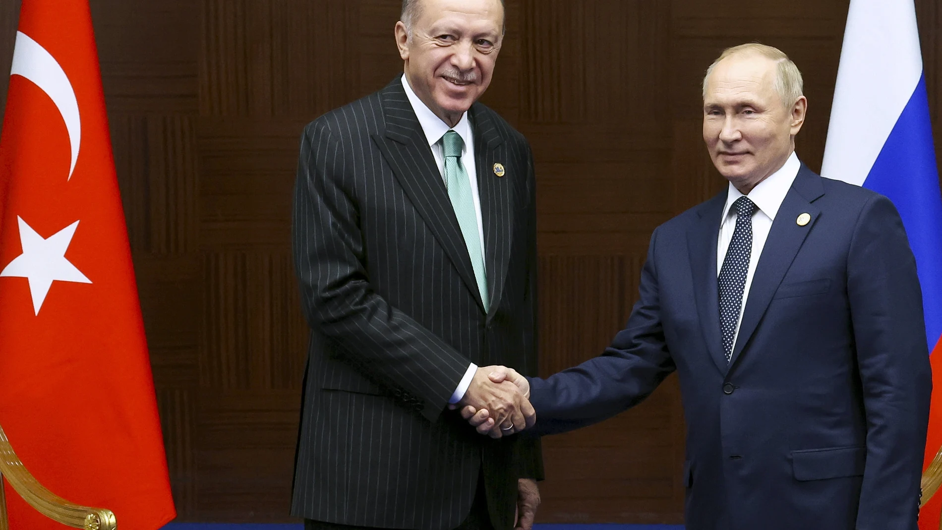 Vladimir Putin saluda a Recep Tayyip Erdogan en Astana