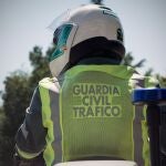Un agente de Tráfico de la Guardia Civil