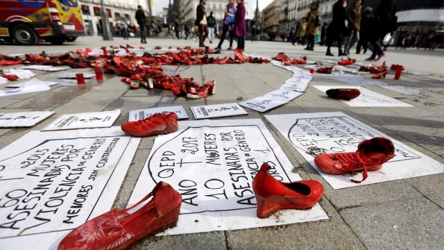 Protesta contra el maltrato a la mujer en la Puerta del Sol de Madrid