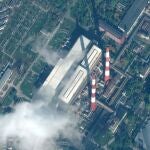 Esta imagen de satélite proporcionada por Maxar Technologies muestra los daños en una central eléctrica en Kiev, Ucrania, tras un ataque ruso