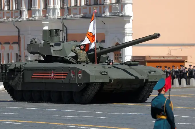Rusia confirma que el T-14 Armata, su mejor carro de combate, ya opera en Ucrania... pero de lejos: no participa aún en asaltos directos