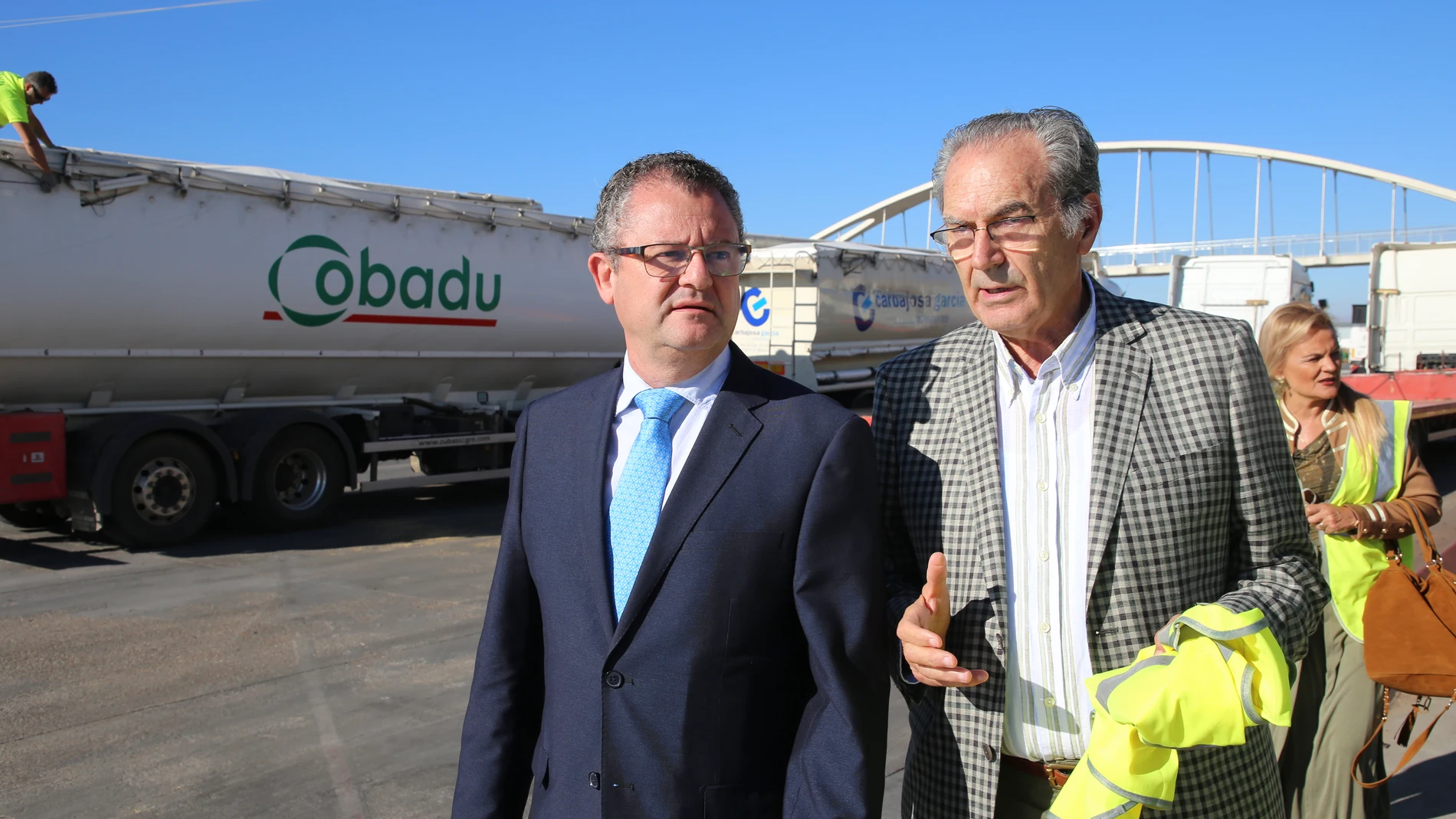 El consejero de Agricultura, Ganadería y Desarrollo Rural, Gerardo Dueñas, visita las instalaciones de la cooperativa agroalimentaria Cobadú