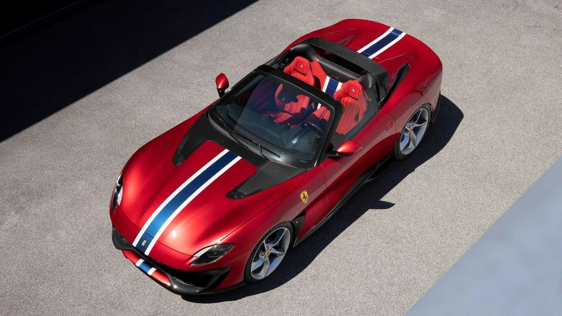 Ferrari SP51 desde arriba, una imagen potente de este bólido sin capota.