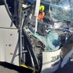 GRAFCVA8949. XÁTIVA (VALENCIA), 14/10/2022.- Un total de dieciséis personas han resultado heridas, ninguna con riesgo vital, en un accidente de tráfico ocurrido en la A-7, a la altura del término municipal de Xàtiva (Valencia), en el que se han visto implicados un autobús y un camión, han informado a EFE fuentes del Centro de Gestión de Tráfico.EFE/ Bomberos/// SOLO USO EDITORIAL/ SOLO DISPONIBLE PARA ILUSTRAR LA NOTICIA QUE ACOMPAÑA (CRÉDITO OBLIGATORIO)