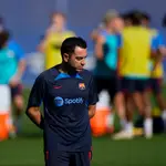 Xavi, pensativo durante el último entrenamiento del Barcelona antes del Clásico