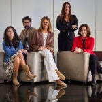 En la imagen, María Oruña, Manel Loureiro, María Dueñas, Dolores Redondo y Paloma Sánchez-Garnica