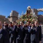 Inicio de la segunda parte del Año Jubilar Teresiano, con motivo de la festividad de Santa Teresa de Jesús, con la celebración de una Eucaristía en la catedral, a la que sigue una procesión por las calles del centro de Ávila, junto a la imagen de la Virgen de la Caridad, hasta la basílica de La Santa