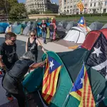  Los restos del procesismo acampan durante apenas 36 horas en Barcelona contra la “represión”