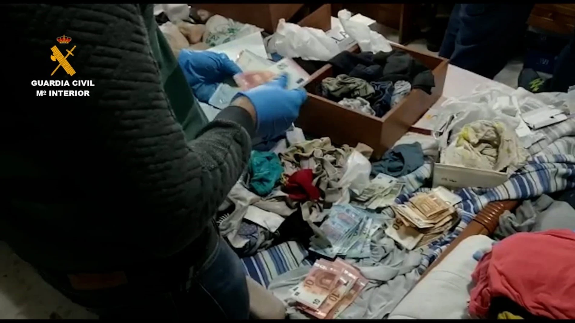 Un total de 14 detenidos, cinco a prisión, tras desmantelar un grupo traficante de droga en La AlgabaGUARDIA CIVIL15/10/2022