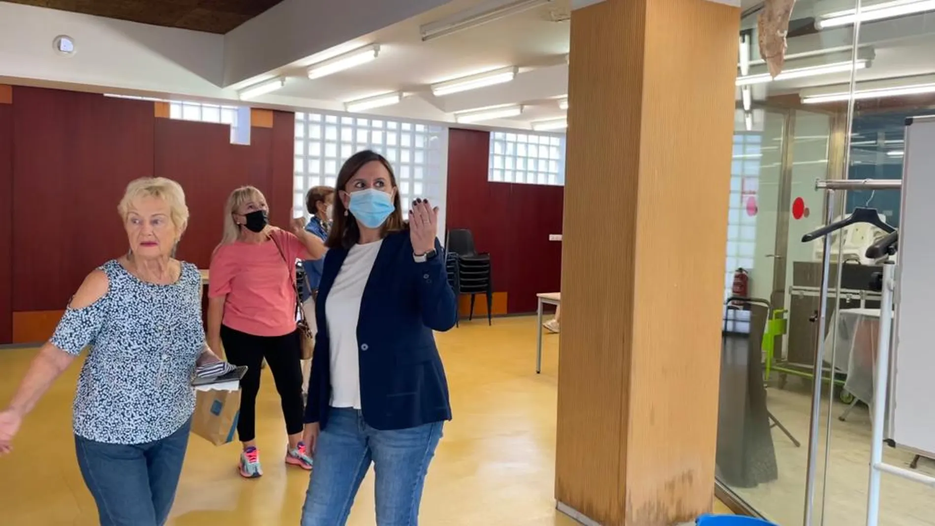 La portavoz del PP en el Ayuntamiento de Valencia, María José Catalá, ha visitado hoy el centro