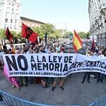Protesta en el exterior del Congreso de los Diputados contra la Ley de Memoria Democrática