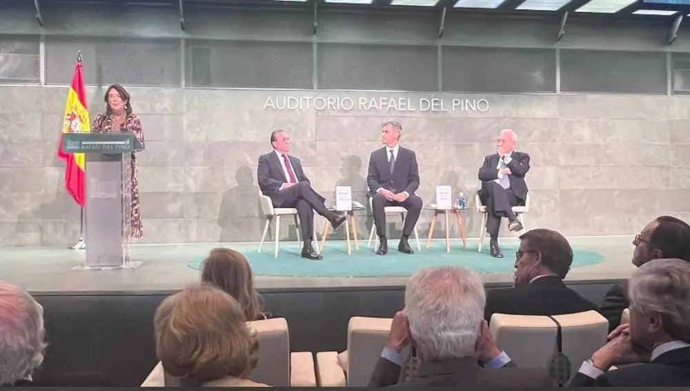 Presentación del libro de &quot;España en su laberinto&quot; José Manuel García Margallo y Fernando Eguidazu en el salón de actos de la Fundación Rafael Del Pino