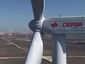 Cepsa vende a TotalEnergies su negocio de exploración y producción en Emiratos Árabes para impulsar su giro renovable