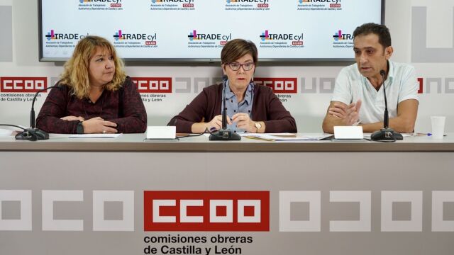 La asociación de autónomos TradeCyL celebra su congreso autonómico. De izquierda a derecha, María Vallejo, Rosa Eva Martínez, y el secretario regional de CCOO, Vicente Andrés