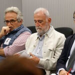 Torrijos, en el centro, y Joaquín Peña, a la derecha. EFE/ Javier Lizón POOL