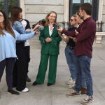 La delegada del Gobierno contra la Violencia de Género, Victoria Rosell, ofrece declaraciones a los medios de comunicación tras el encarcelamiento del exjuez Alba, en el Congreso de los Diputados