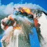 11-S Momento en que uno de los aviones impactan contra el World Trade Center de Nueva York