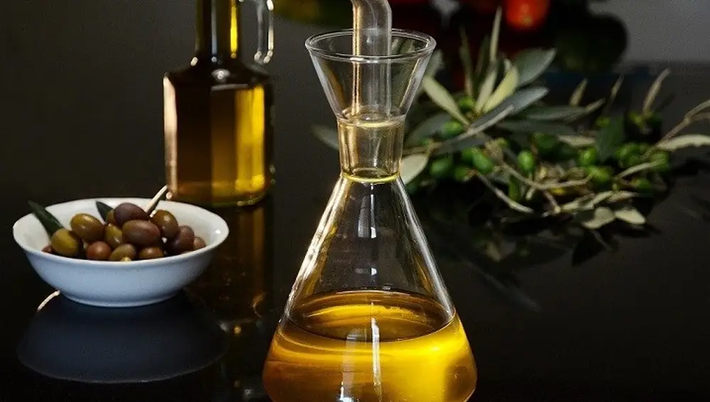 Según los expertos utilizar aceite de oliva es una de las maneras más efectivas de mantener nuestros oídos limpios.JUNTA18/10/2022