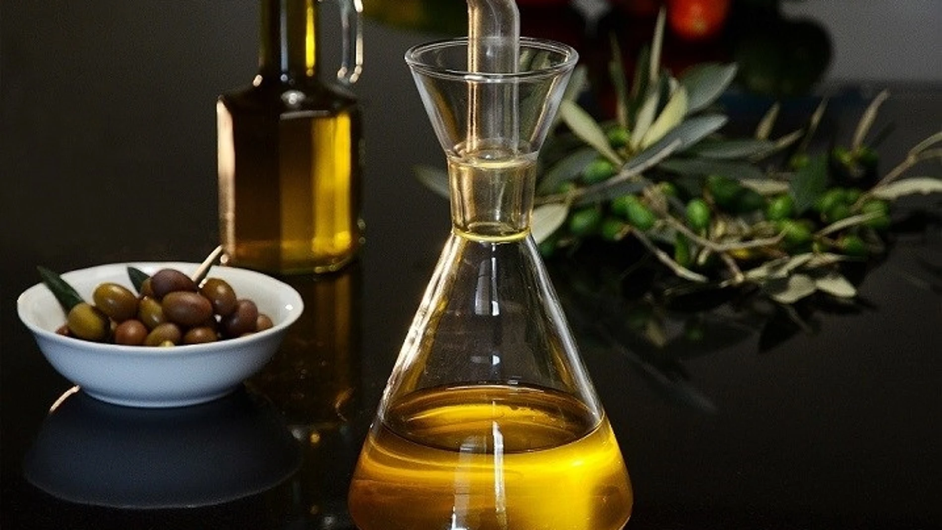 Según los expertos utilizar aceite de oliva es una de las maneras más efectivas de mantener nuestros oídos limpios.JUNTA18/10/2022