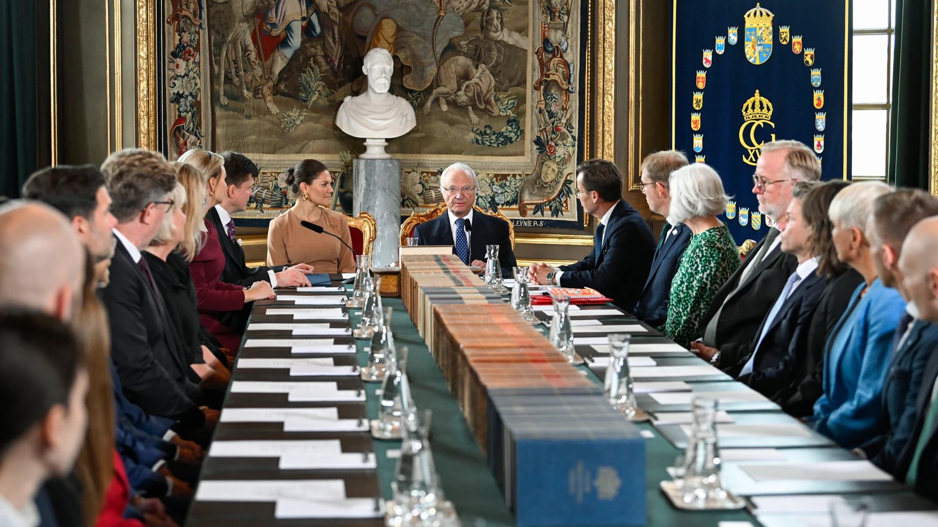 El rey Carlos XVI Gustavo y Victoria de Suecia presiden el primer Consejo de Ministros de Ulf Kristersson en el Palacio Real