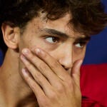 Joao Félix en el banquillo.
