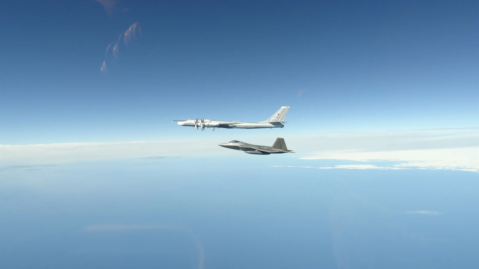 Aviones incerceptan a dos bombarderos rusos ingresando en la Zona de Identificación de Defensa Aérea de Alaska