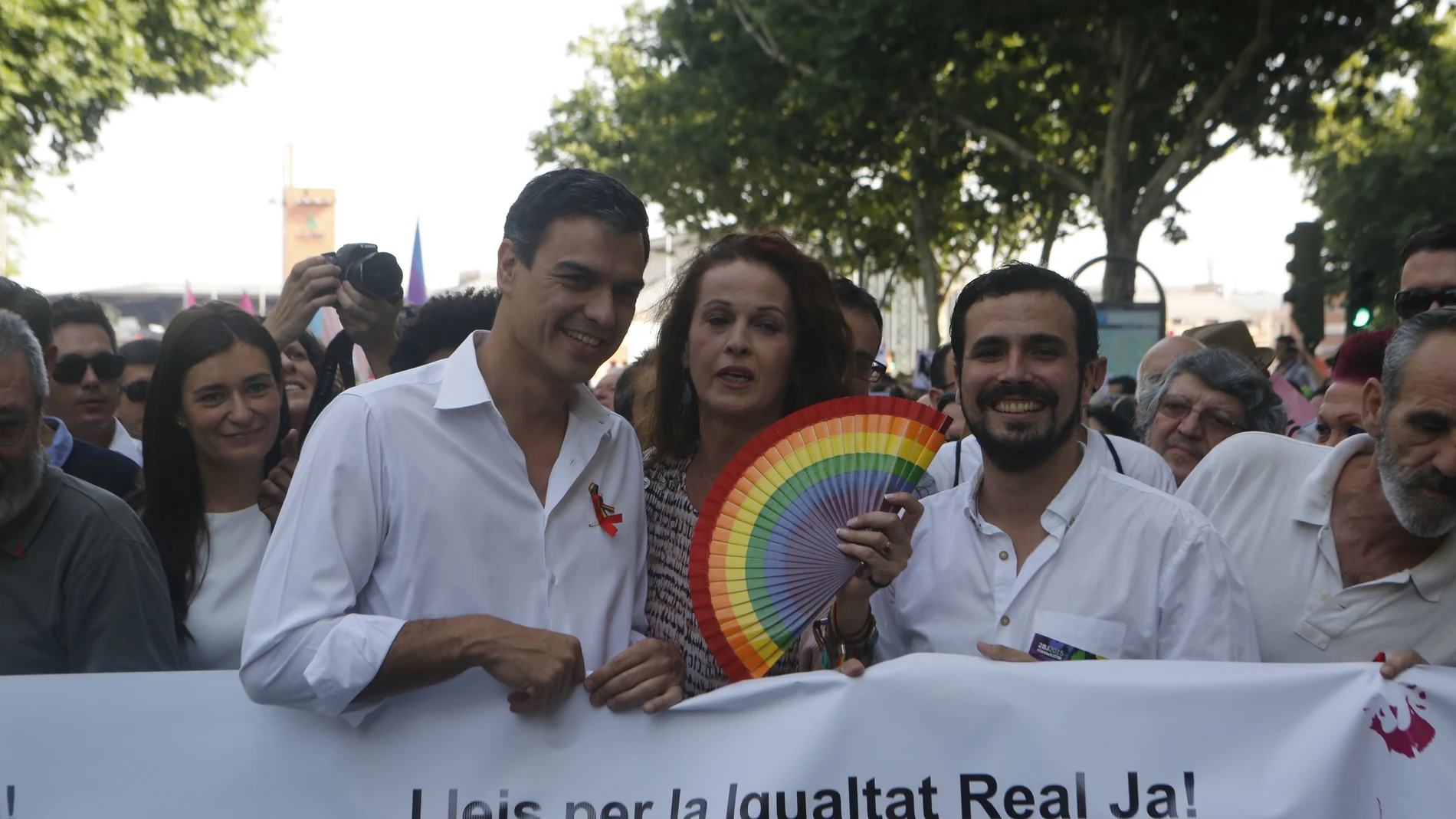 Pedro Sánchez, Carla Antonelli y Alberto Garzón en la celabración del día del Orgullo en 2015.