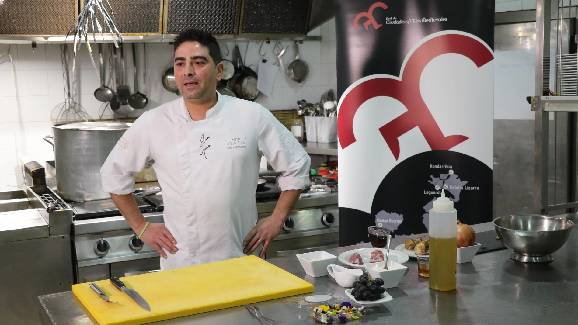 El cocinero Severiano García, chef del Hotel-Restaurante Oasis, va a representar a Jerez de los Caballeros en el XIV Concurso internacional de pinchos y tapas medievales