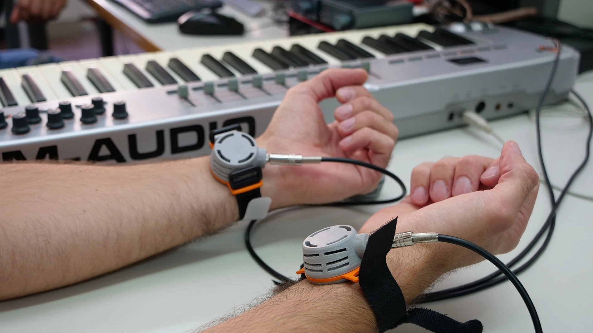 Un prototipo ideado en la UMA permitirá escuchar música a través del sentido del tacto. UMA