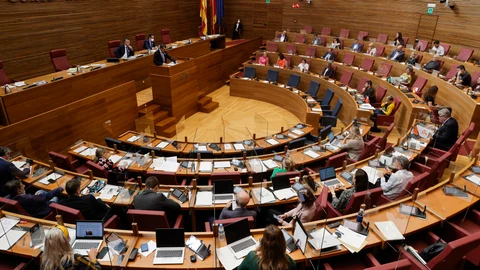 Vista general del pleno de Les Corts Valencianes