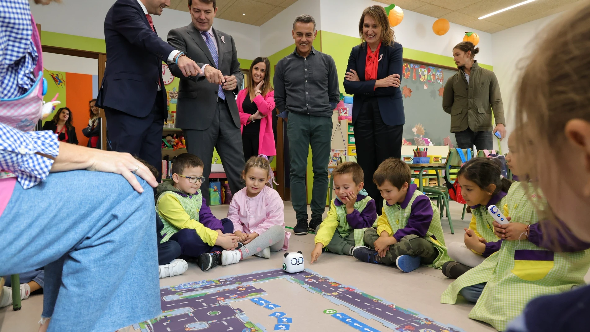 El presidente de la Junta de Castilla y León, Alfonso Fernández Mañueco, visita el nuevo CEIP ‘Isabel de Basilea’