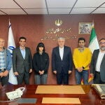 La escaladora iraní, en la reunión con el Ministro de Deportes de su país