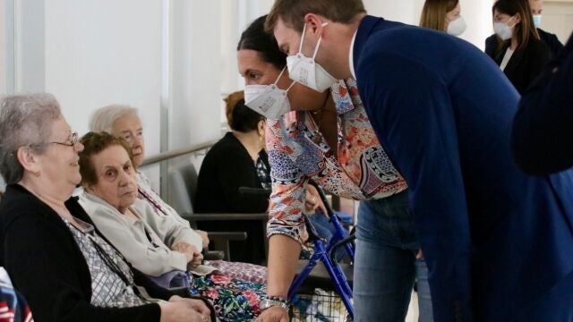 La consejera de Inclusión Social, Juventud, Familias e Igualdad, Loles López, visita la residencia Virgen de las Angustias de Vera (Almería). JUNTA DE ANDALUCÍA
