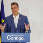 El presidente del Gobierno, Pedro Sánchez, interviene durante la firma del convenio que impulsará la Operación Campamento