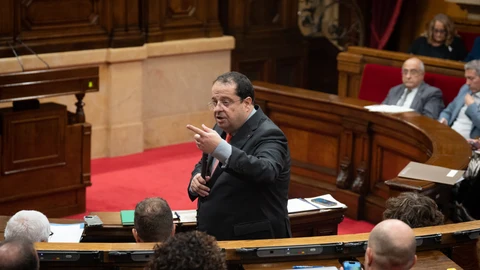 El conseller de Interior, Joan Ignasi Elena, interviene durante una sesión de control en el Pleno del Parlament, a 19 de octubre de 2022, en Barcelona.David Zorrakino/Europa Press.