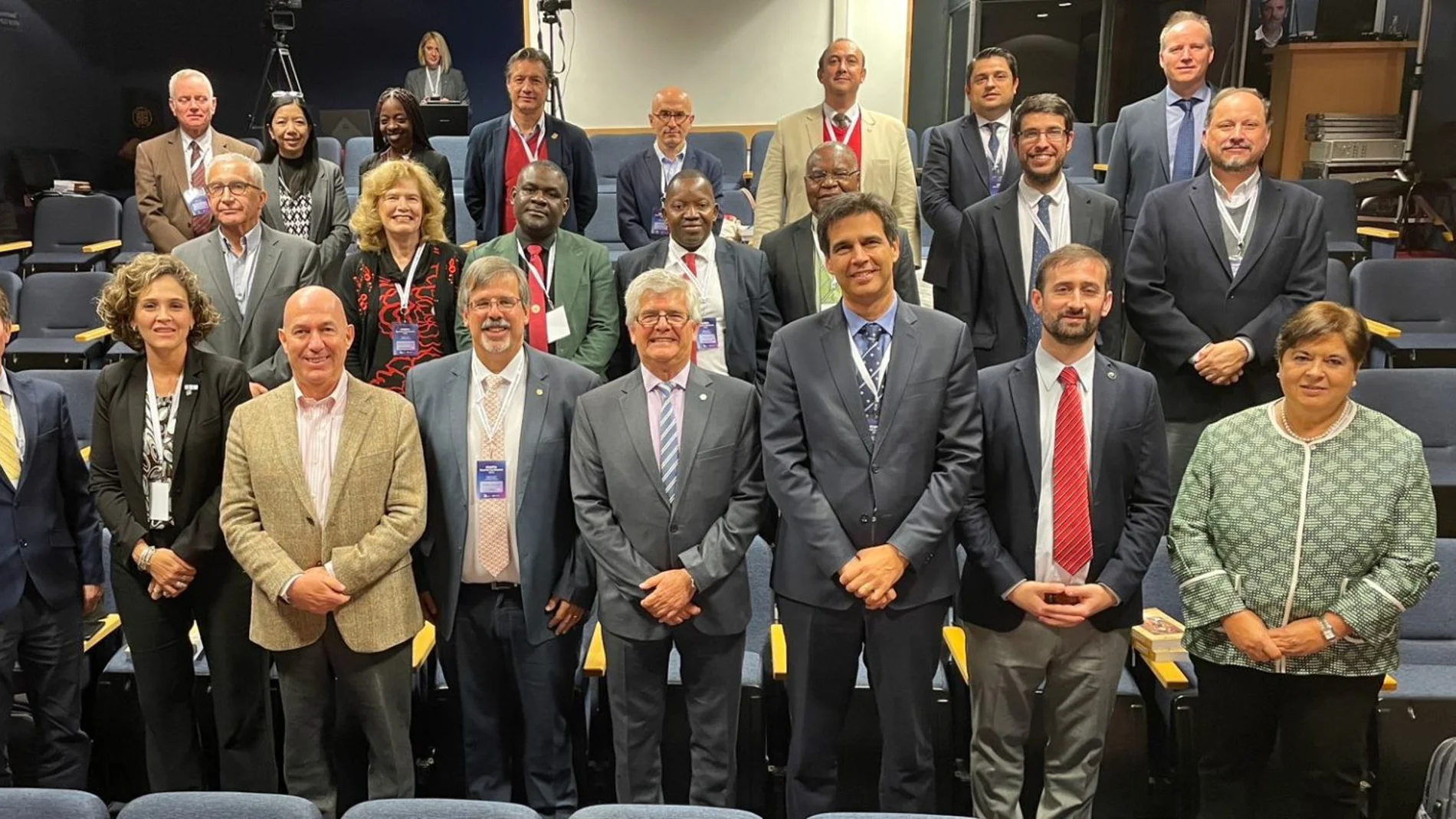 Foto de familia de los participantes en la Conferencia Icusta en Mar del Plata, en la que ha participado la rectora de la Ucav, María del Rosario Saéz Yugüero