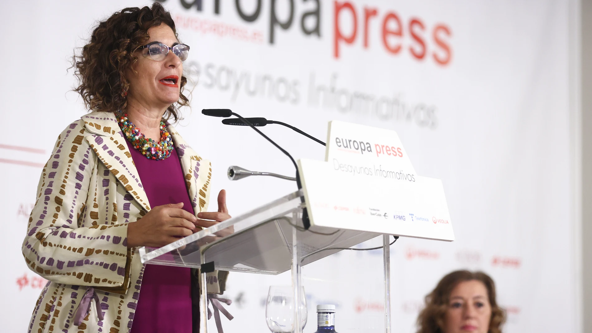 La ministra de Hacienda, María Jesús Montero, presenta a Francina Armengol