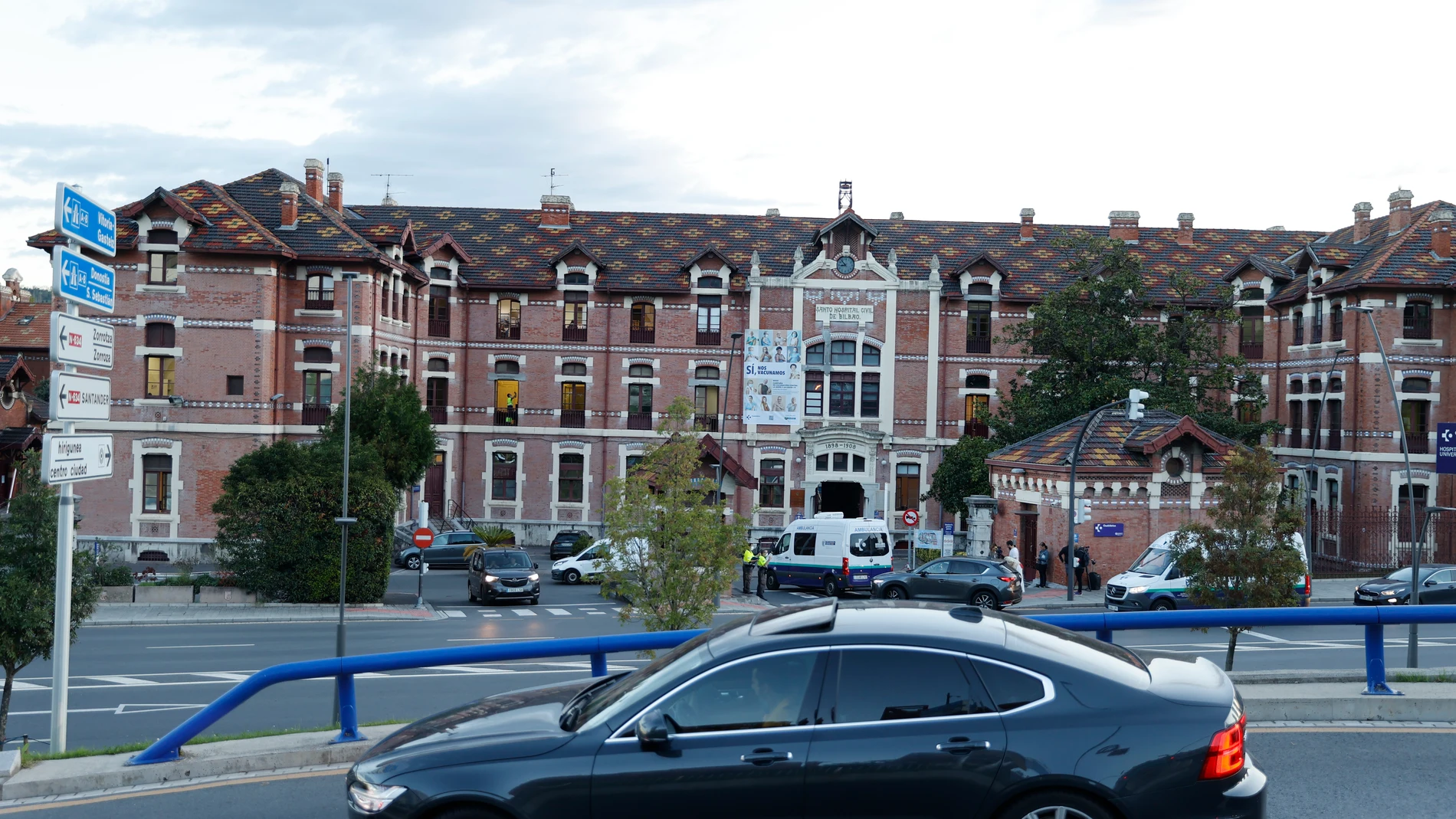 Vista del Hospital de Basurto, en Bilbao, donde un bebé recién nacido fue secuestrado por una mujer