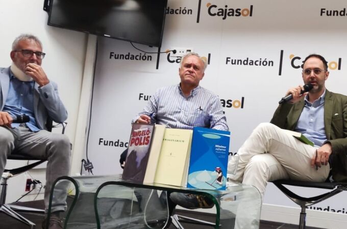 Ricardo Álamo, Miguel Pardeza y Pepe Lugo, en la sede de la Fundación Cajasol en Cádiz