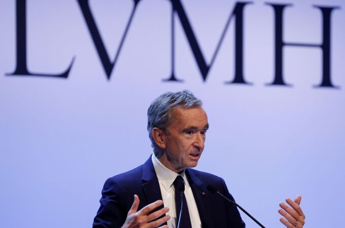 FILE PHOTO: LVMH luxury group Chief Executive Bernard Arnault announces their 2019 results in Paris, France, January 28, 2020. REUTERS/Christian Hartmann/File Photo
