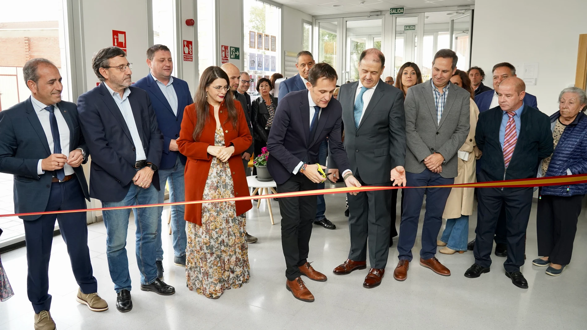 El presidente de la Diputación de Valladolid, Conrado Íscar, inaugura el nuevo Centro Cívico de Santovenia de Pisuerga.